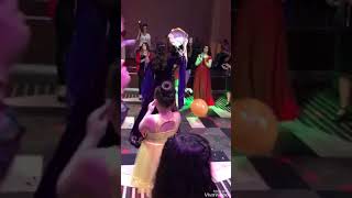 Haydi Kızlar Kalkın Göbek Atmaya