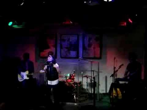 Daydreams (live at Magnet High Street) - Techy Rom...