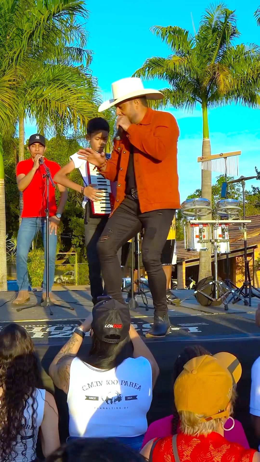 Leãozinho do forró estoura com a música forró do meu Goiás #boanoiteee #pipocado #comitiva