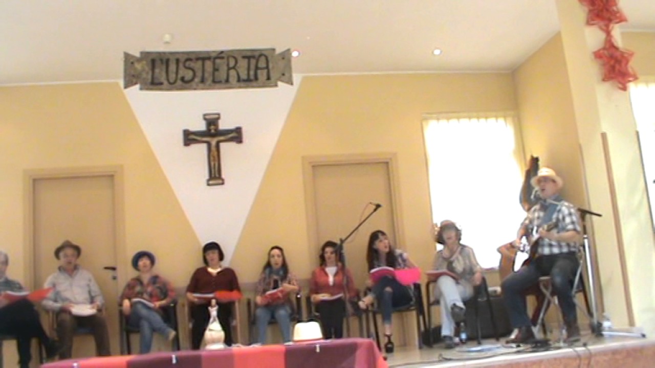 Noi le cantiamo così. E l'alegrie e je dai zovins.