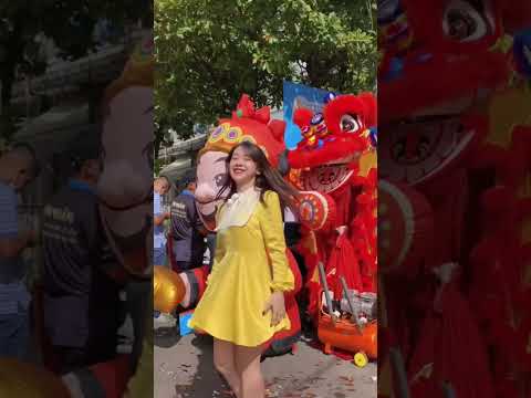 Video Nay đi khai trương phòng khám nhi - youtube