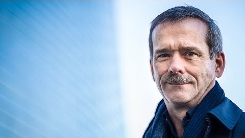 Retired astronaut Chris Hadfield answers hypothetical question