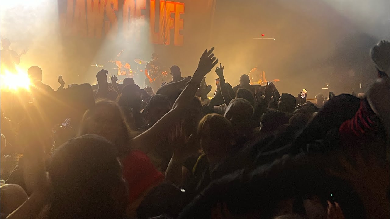 Pierce the veil playing king for a day at santander arena reading pa 11