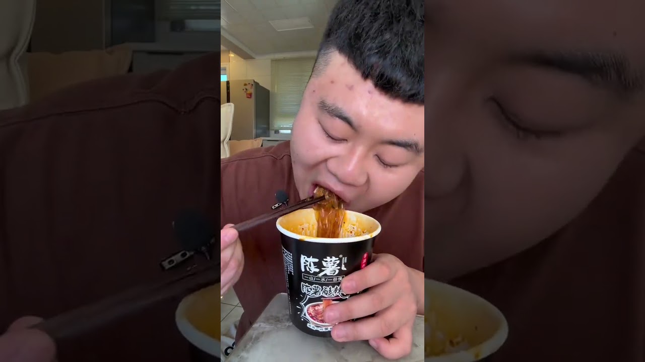 Here comes the spicy and sour noodles. The sweet potato noodles won t break even after lon