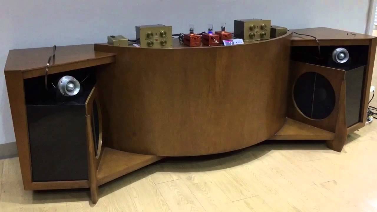 The JBL Paragon prototype Bi-Amp with Marantz model 3 & Carot One