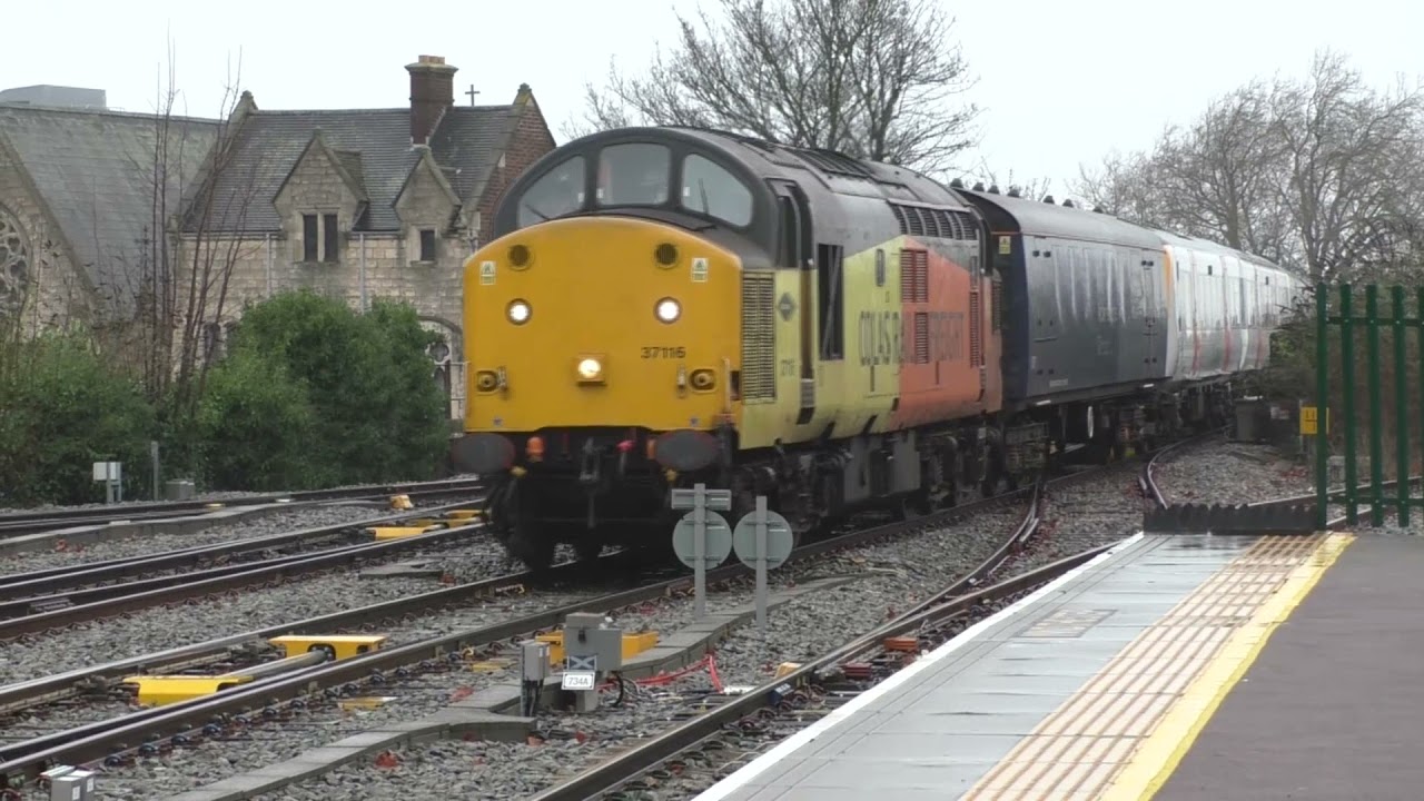 37116 & 37510 "Orion" with 360201 at Gloucester 30-12-2021