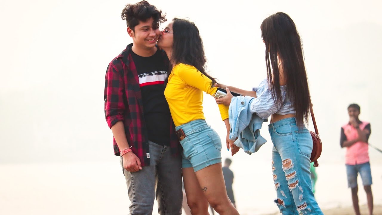 Tumhari Friend Tumse Jalti Hai Prank On Girl's | Prank In Mumbai | Mohit Saini