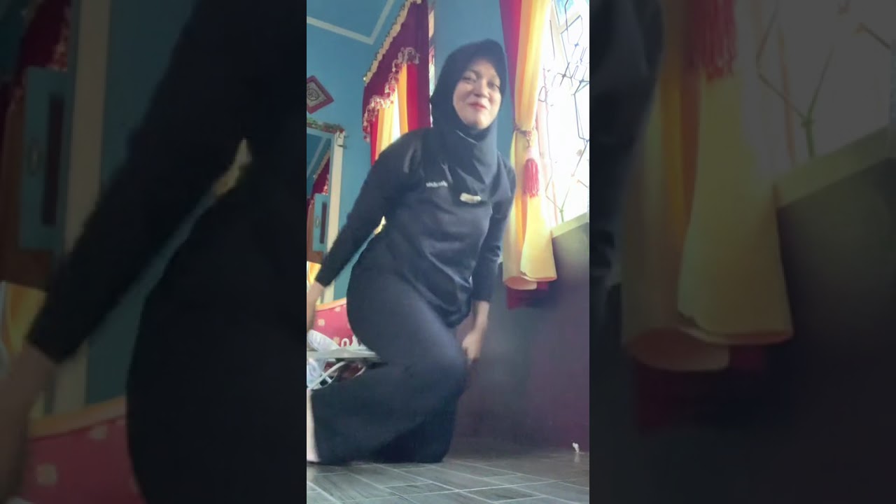 Tugas senam kedua  Nama:khairina zhahiratul aliya  Nim:2415062485