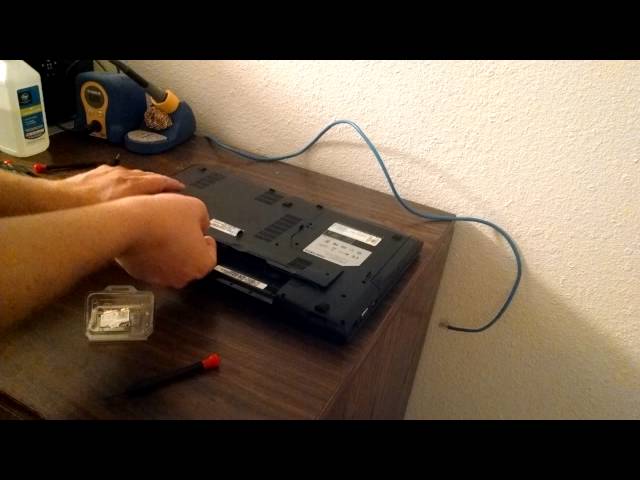 grit Vi ses i morgen plantageejer How To Install/Upgrade the Wifi Card in Your Laptop to Wireless 802.11ac -  YouTube