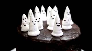 Halloween-kakku aaveilla