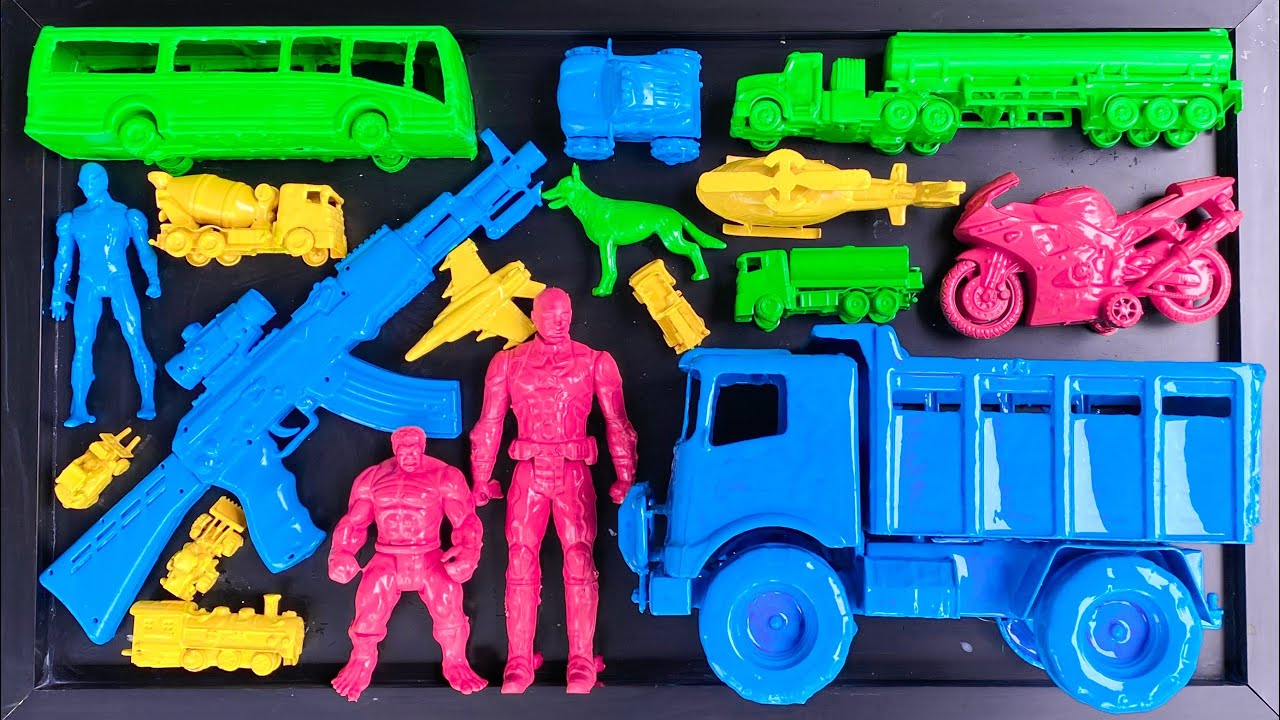 Membersihkan mobil mobilan, mobil balap, truk oleng, truk pasir, kereta api, excavator, bus telolet