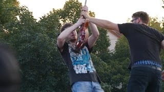 Coole Gitarrenübergabe Während Des Solos Guitar Handover During Solo