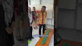 Download Lagu Pj Bupati Kuningan Iip Hidajat membuka acara Festival Katumbiri di Taman Pelangi Perum Quanta. MP3