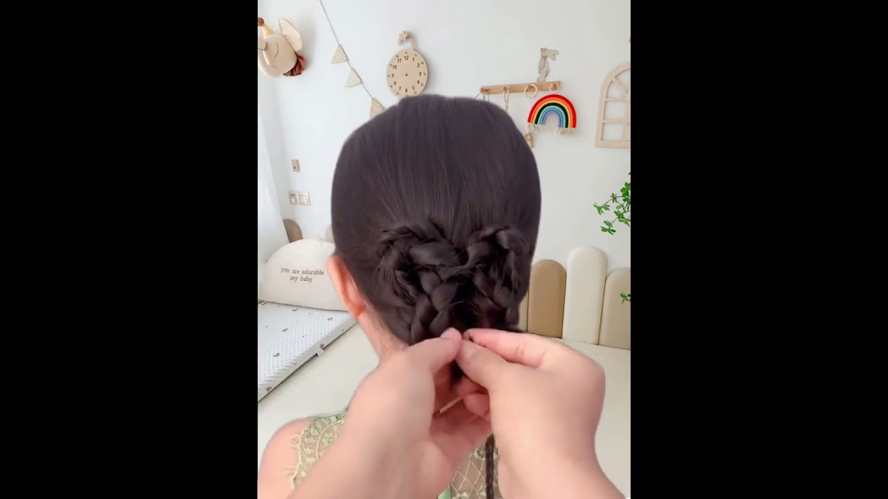 Butterfly-shaped style low updo super easy you can do it with your hands 
