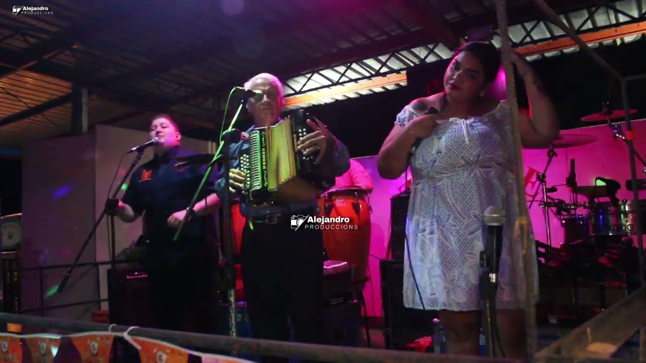 DE NADA VALE LLORAR EN VIVO ULPIANO VERGARA Y LOS DISTINGUIDOS 