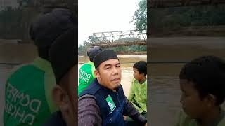 Download Lagu TBTV : UST. HARIRI DAN ROMBONGAN, ANTAR SUMBANGAN UNTUK KORBAN BANJIR MP3