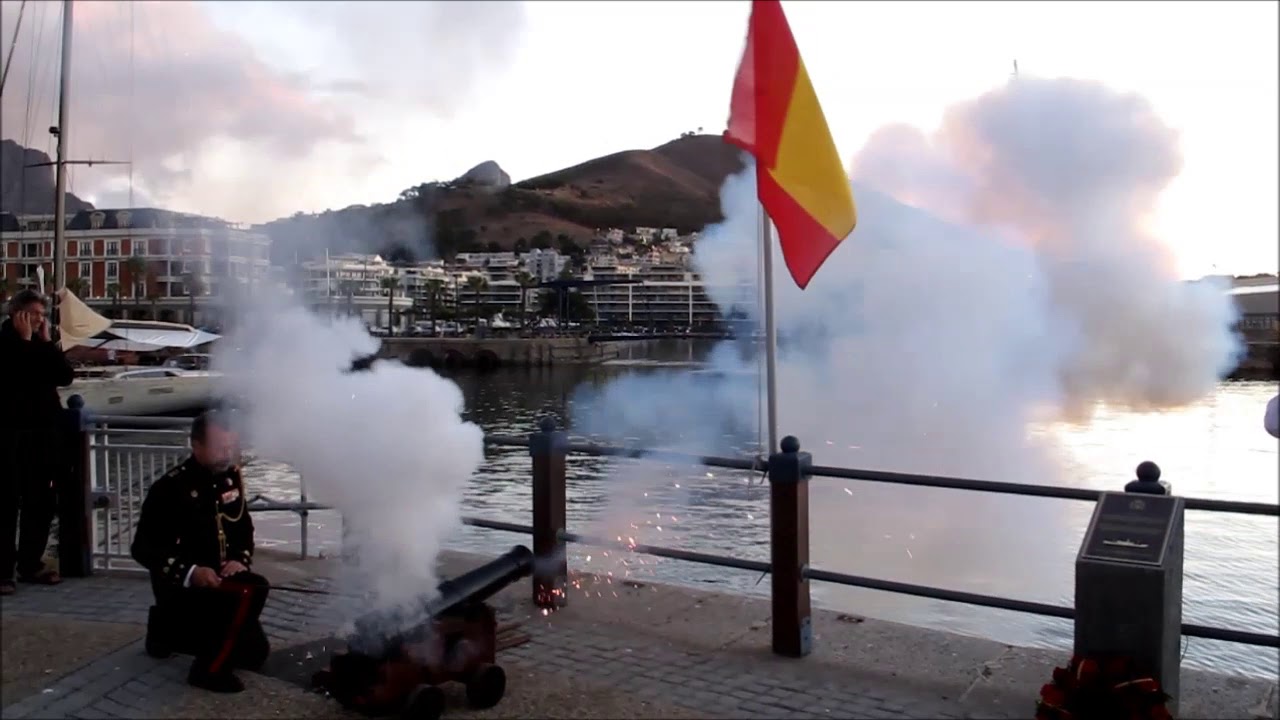 Colonel Jose Estevez fires 2pdr 26,05,2017