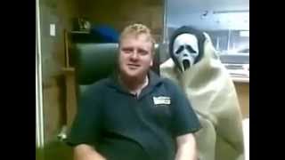 Video thumbnail of "people get scared- Prank SO FUNNY"