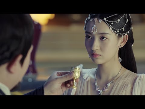 👑弱女子進皇宮危險重重！風如澈被逼喝酒，夫子及時趕到擋下毒酒？  ChineseDrama | 女皇追夫记