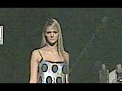 ANNA SUI Fall 1999 2000 New York - Fashion Channel dress shoes