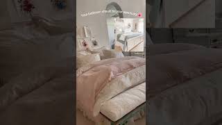 Shabby Chic bedroom is my favorite! Need to do some serious shopping 🌺🌺🌺