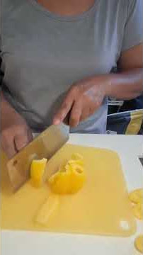 Slicing Yellow bell pepper #short #utubeshort #satisfying