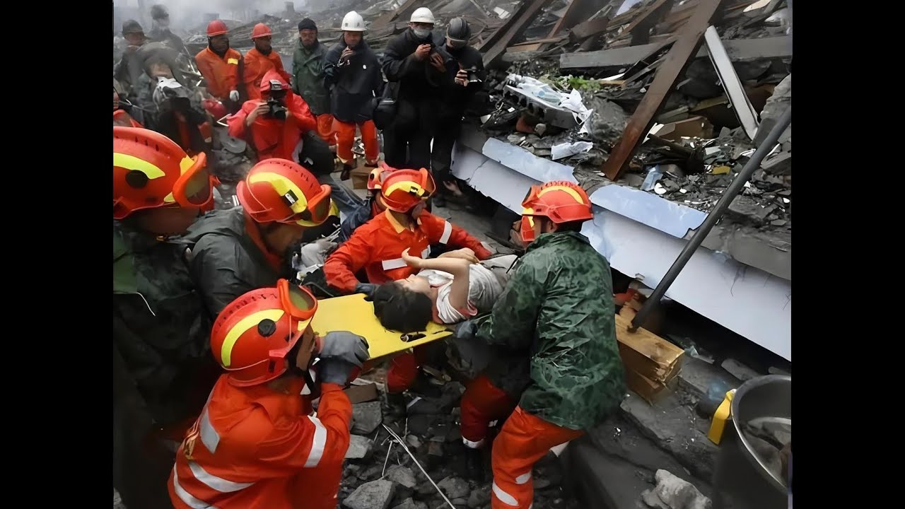Heartwarming Heroes  Tibetan Soldier's 20 Hour Battle at  15°C to Save Earthquake Victims | First Re