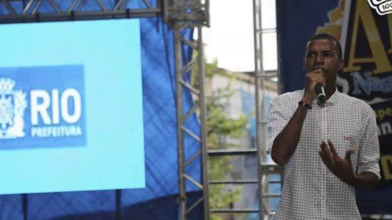 Di castro De plebeu virei rei  (music oficial )