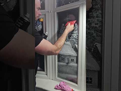 How To Spray A Star With Snow Spray Snowart Snowgraffiti Tutorial Christmas Art