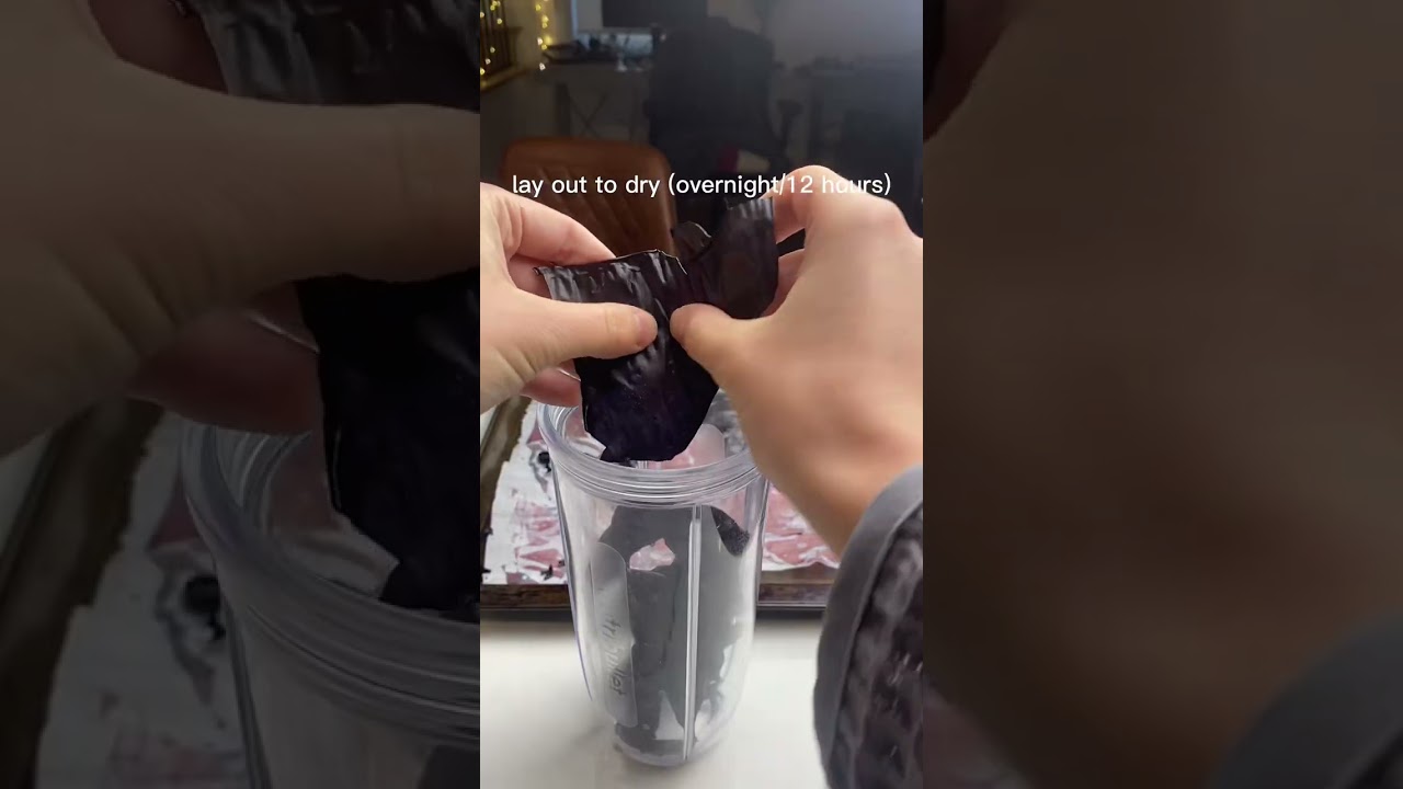 DIY edible glitter tutorial - using rice paper and food dye, you can make this shattered glass look!