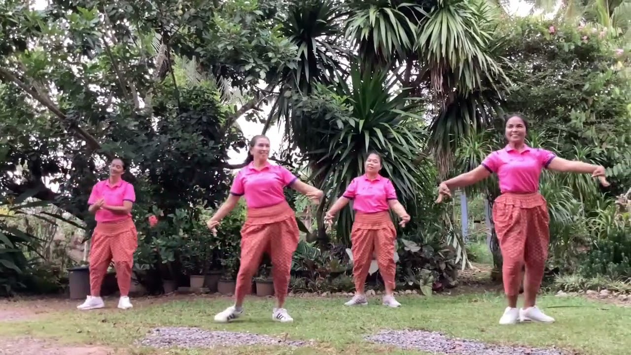 บาสโลบเพลงซุ้มลาวแพน  (ขอบคุณท่าจาก อาจารย์นิรันดร์ค่ะ)