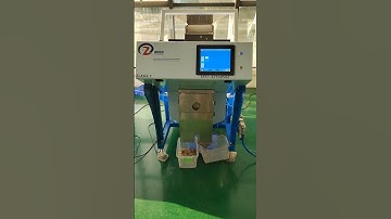 PET broken bottle material color sorting machine. It