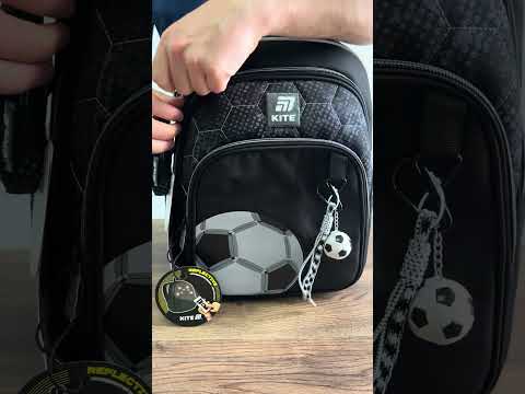 Рюкзак Kite Education 763M-2 Football 39x29,5x14,2 см, 15 л, 130-145 см, видео 1