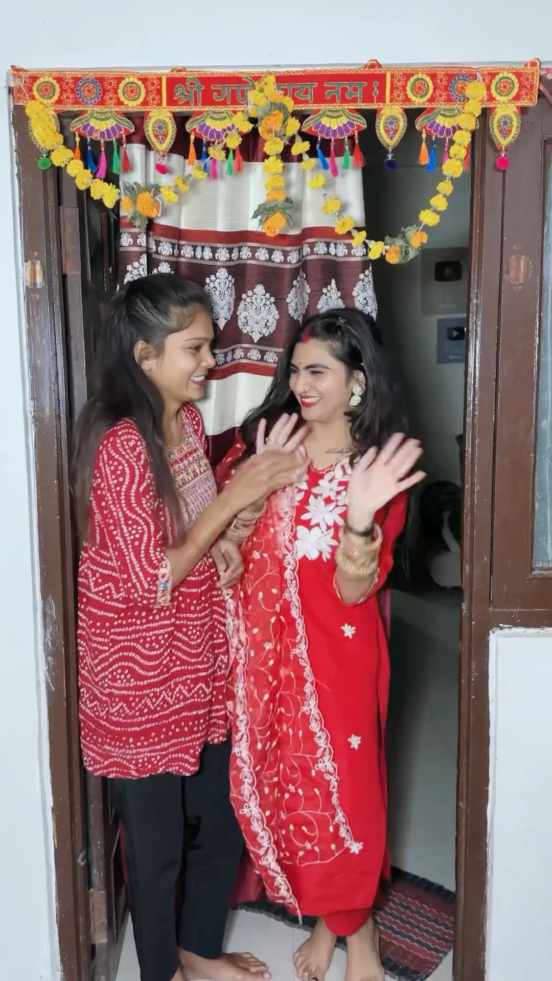 मेरे पति को पागल बना कर पानी भरवाया?? #kajalsoni #comedy #youtubeshorts #funny #viralshorts