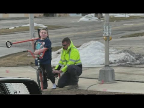 Town of Grand Chute employee praised online for helping young boy tangled in bike chain