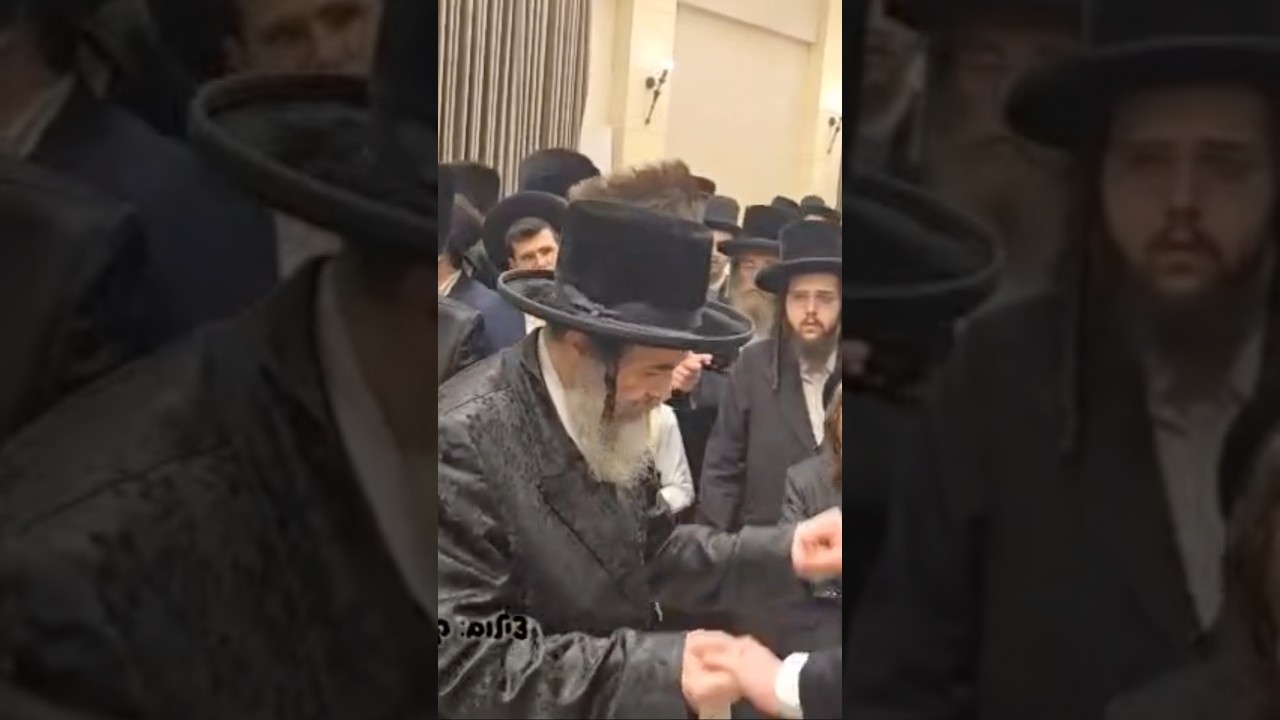 הרה״צ אב״ד ויז׳ניץ בריקוד בחתונת בן יו״ר וועד הישיבות הרב קאופמן