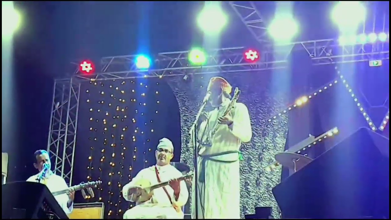 الرايس محمد بن علي أيسار يتحف مهرجان اللوز إحاحان بأيت عيسي