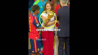 Yamal Sharing World Cup Trophy ❤️ Yamal Sharing World Cup Trophy ❤️