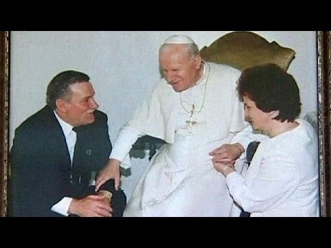 پاپ ژان پل دوم با دو معجزه قدیس شد
