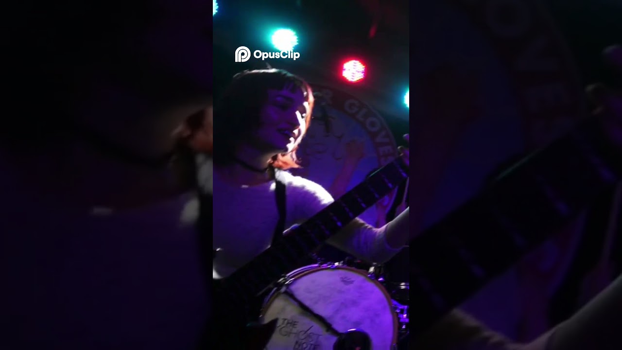DIE SPITZ: BASSIST ROCKING OUT - YouTube