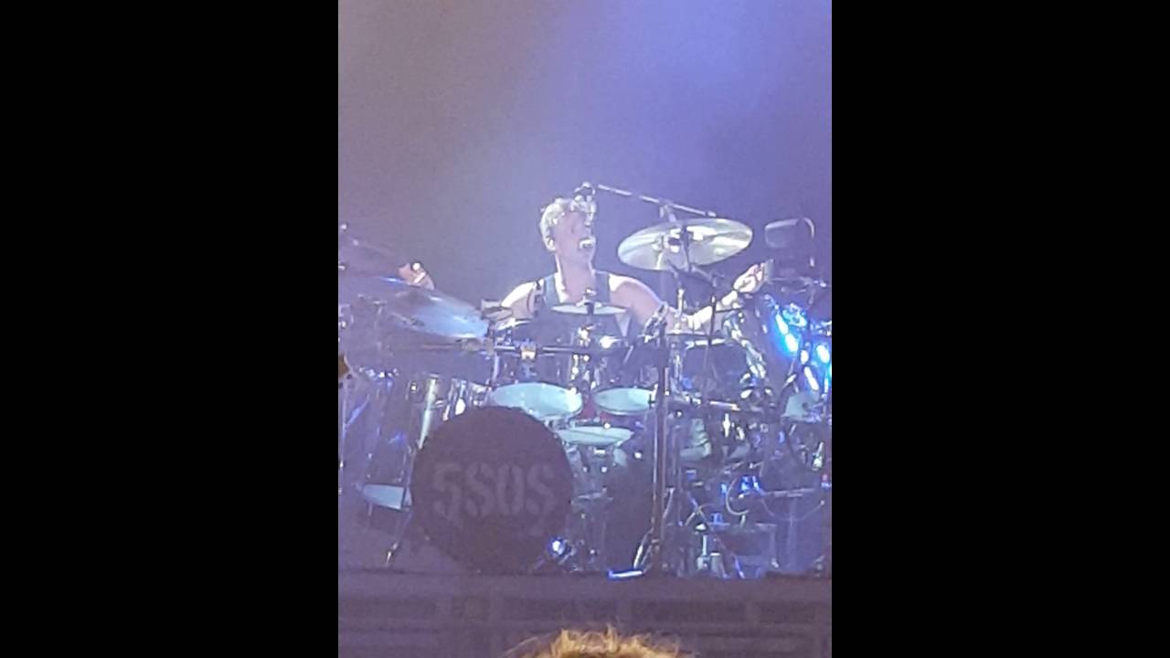 5 Seconds Of Summer Ashton Talking Omaha 8 22 4th Row You 5 Seconds Of Summer Ashton Talking Omaha 8 22 4th Row