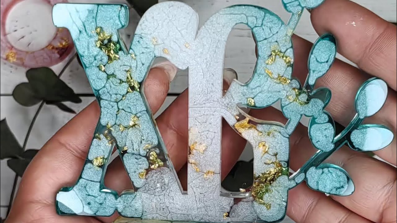 Готовимся к пасхе. Заливаем подставки для яиц из эпоксидной смолы.