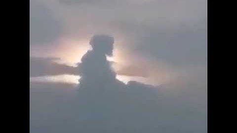 ( تسبح له السموات السبع والأرض ومن فيهن وإن من شيء إلا يسبح بحمده ) سورة الإسراء