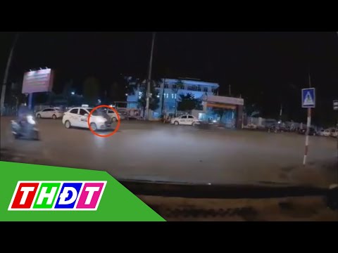 Video Quảng Ninh: Phạt lái xe taxi để người đu bám trên nắp... - youtube
