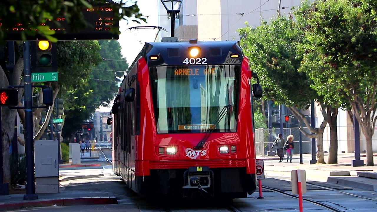 San Diego MTS : El Cajon-Arnelle Avenue Bound Siemens S70 Orange Line ...