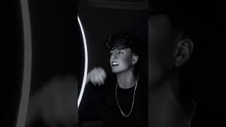 رجعتى تانى تتمنى تكونى جمبى ومعايا   سمعها