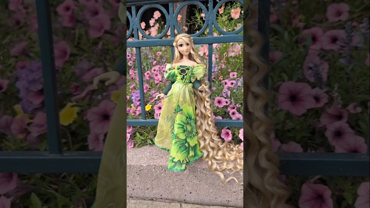 Who knew Rapunzel was originally supposed to wear green? 💚 