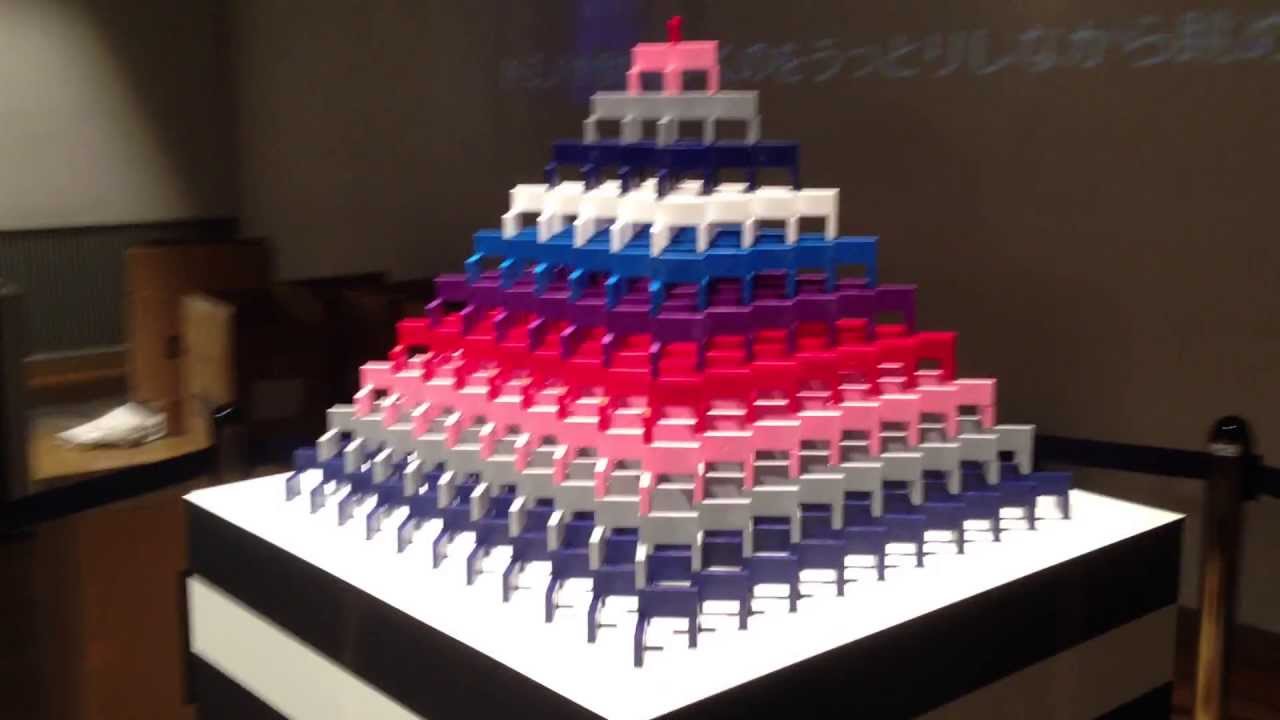 946 pieces complete 3D Domino Pyramid - YouTube