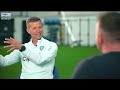 "Probably Livin' On A Prayer!" 🎵 | Leeds boss talks initiation songs | Tubes Meets Jesse Marsch