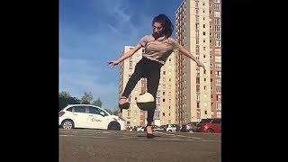 waouu...wanita ini jago juggling bola